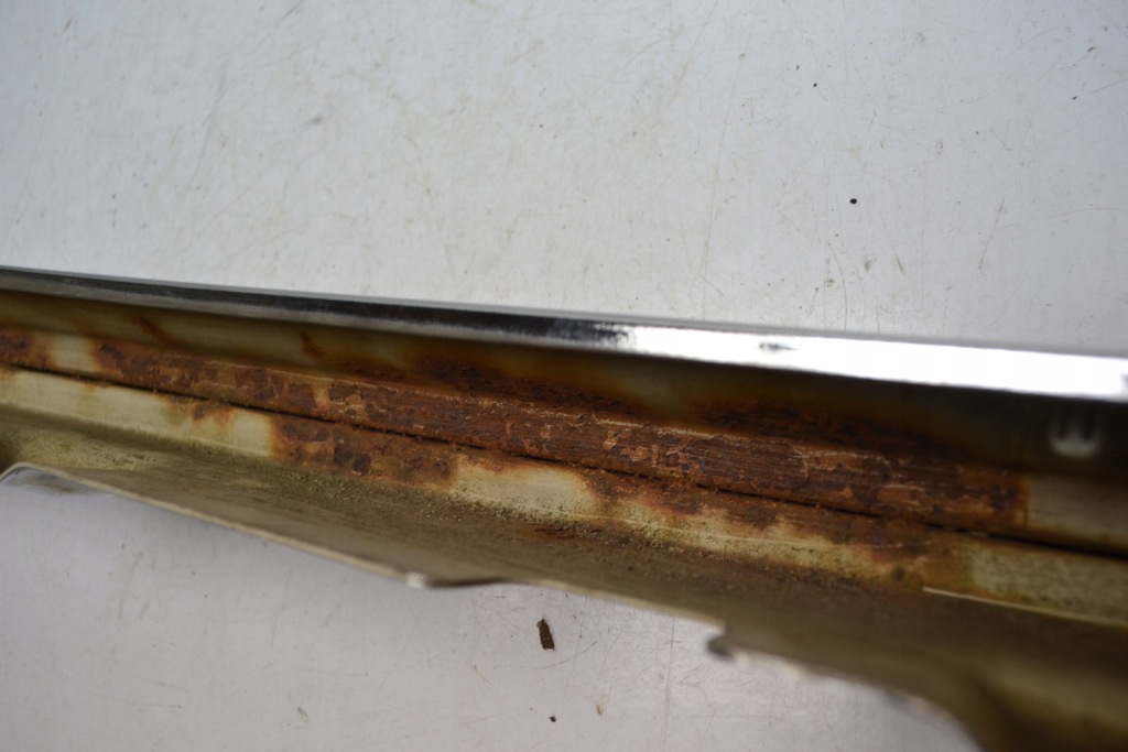 Mercedes w116 wąs уголок бампера левый перед Доставка