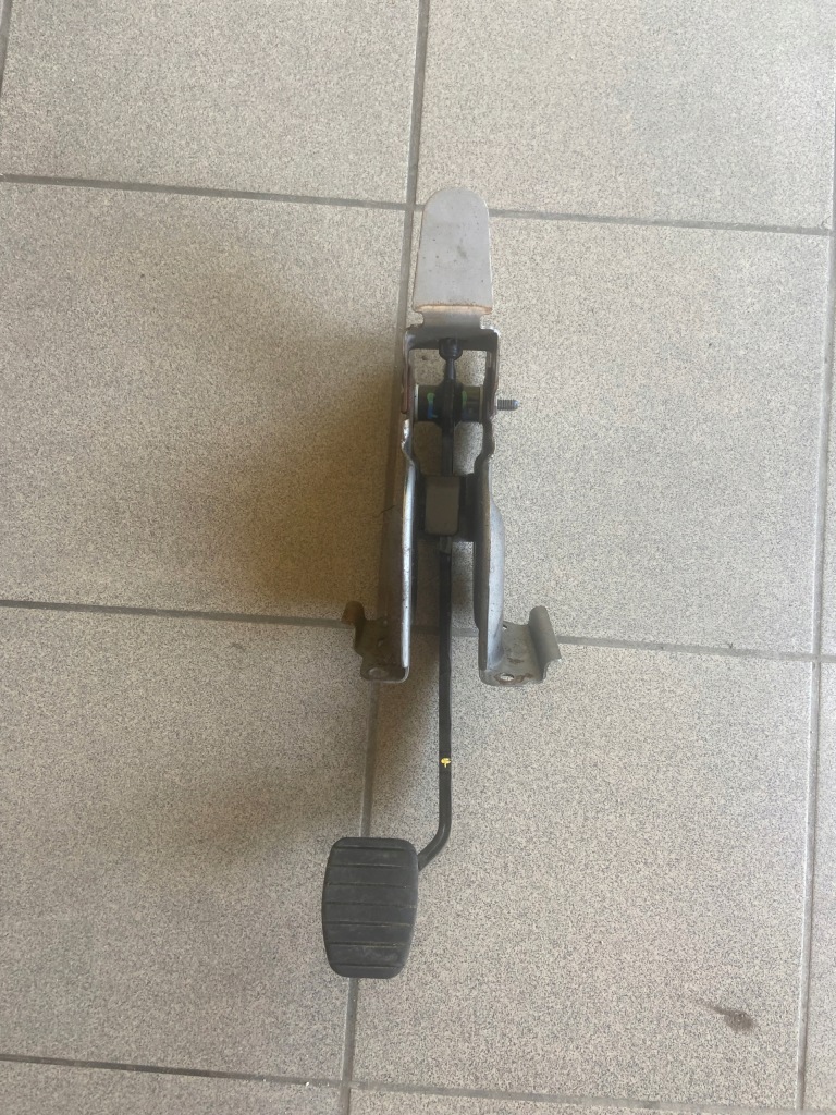 фото №1, Renault express 21- педаль тормоза 180204491r