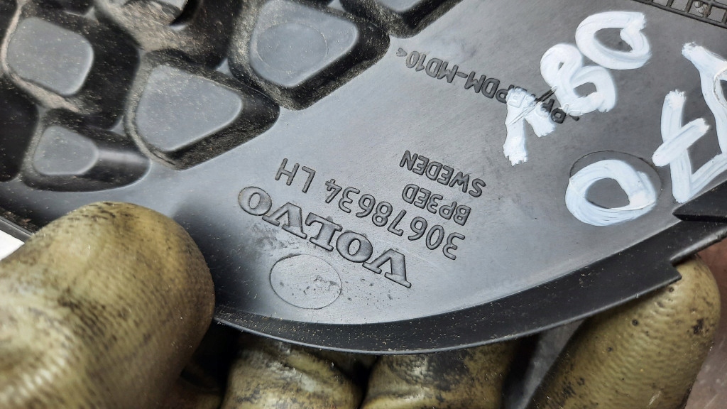 фото №8, Решітка бампера ліва volvo v70 iii 30678634