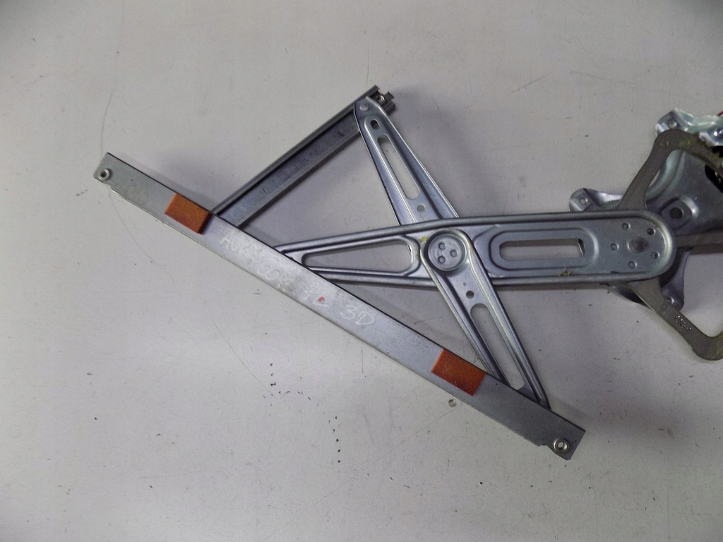 фото №7, Toyota auris i 06-09 3d підйомник скло лівий перед