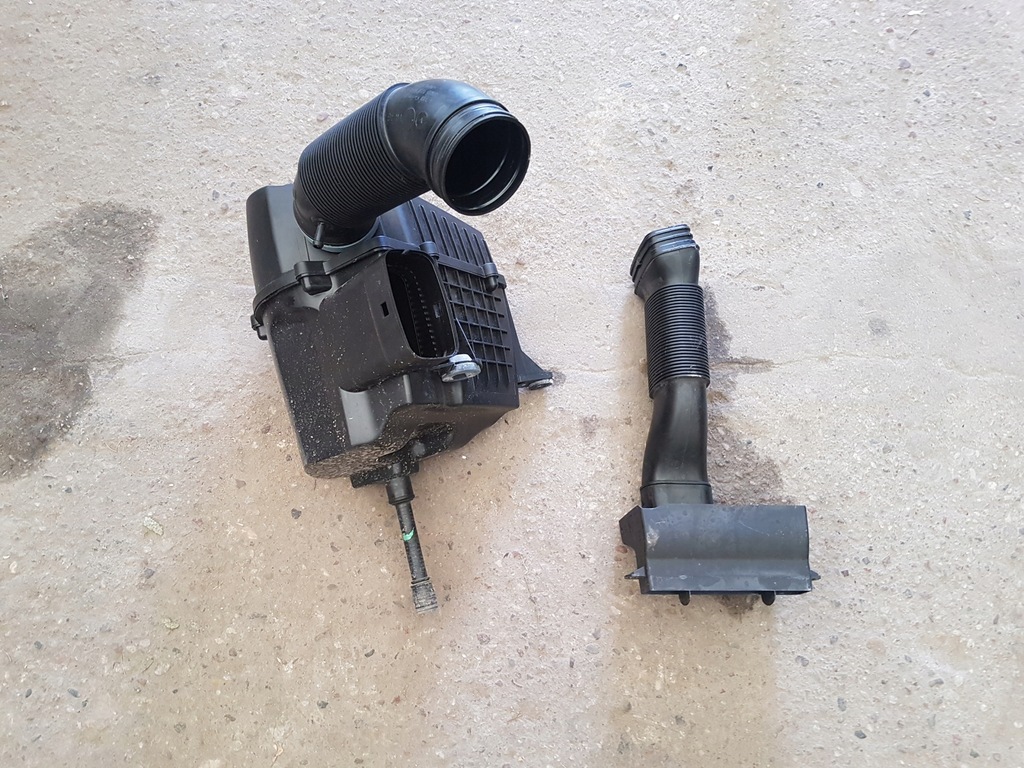 фото №1, Корпус фильтра воздуха воздухозаборник труба ловушка 6r0129607c skoda rapid 1.2 tsi