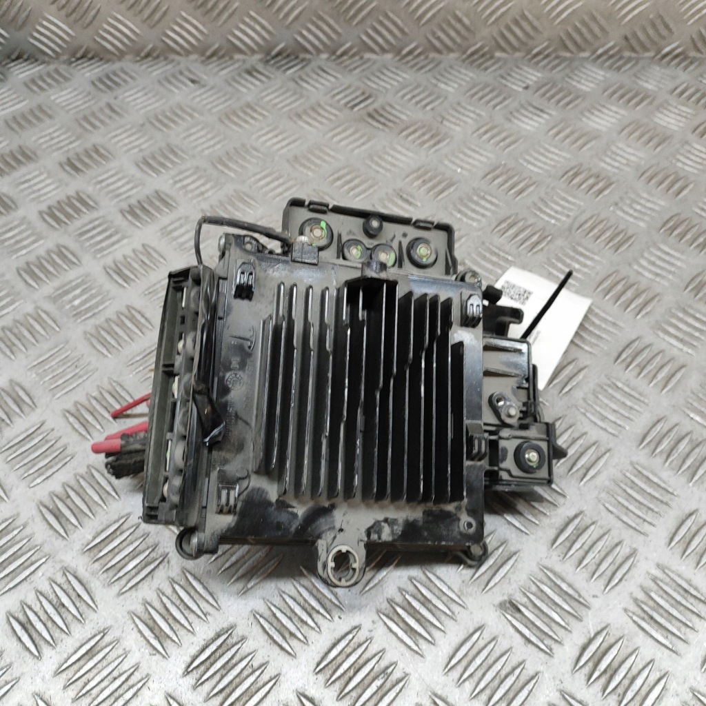 Tesla model x 2018 рамка / модуль запобіжників Ціна