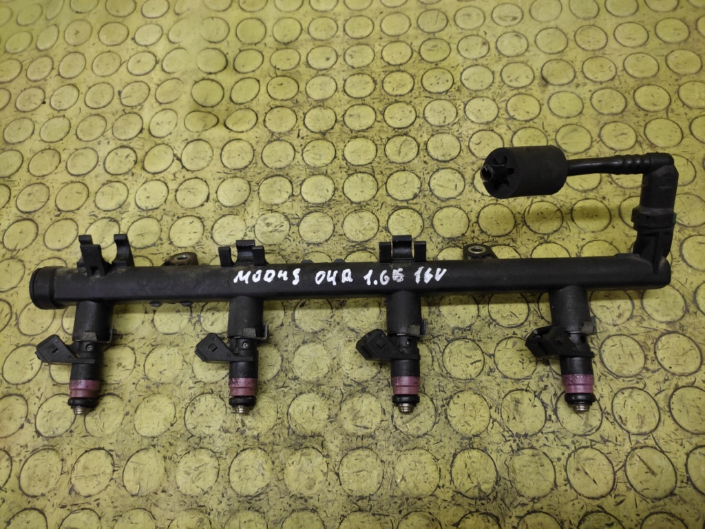 Купить Renault modus 1.6 молдинг впрыскная 8200135504