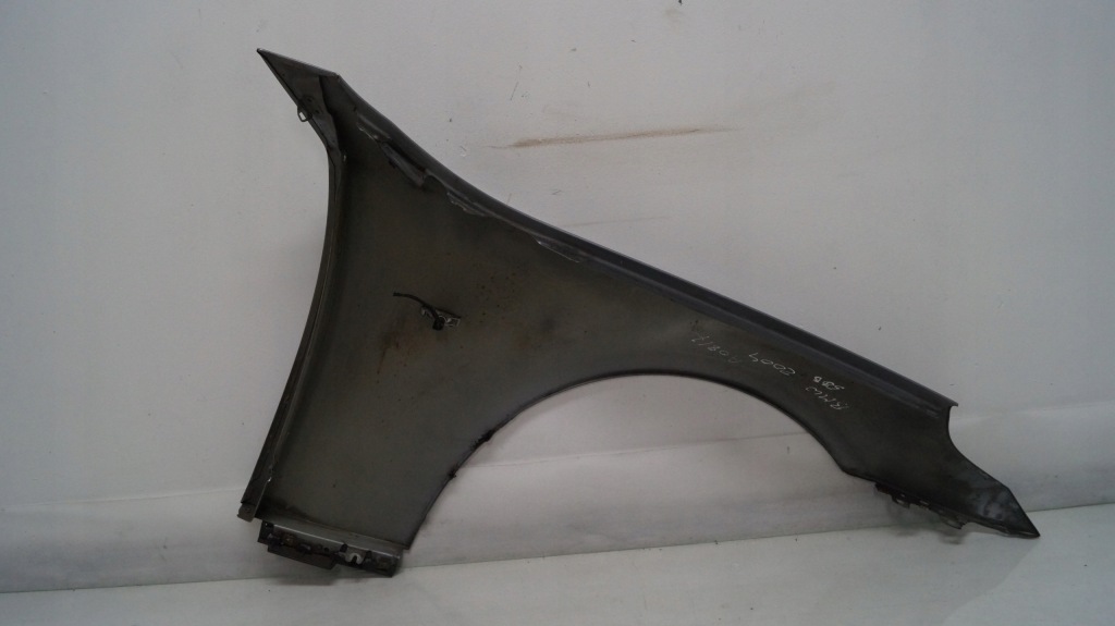 Крыло  передний левое  bmw seria 5 e60 a08/7 2004 Киев