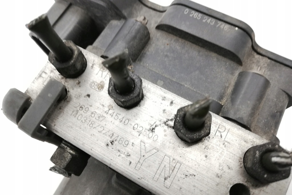 фото №8, Насос abs toyota auris _e18_ 4454002500 1.4l дизель 66kw 2013