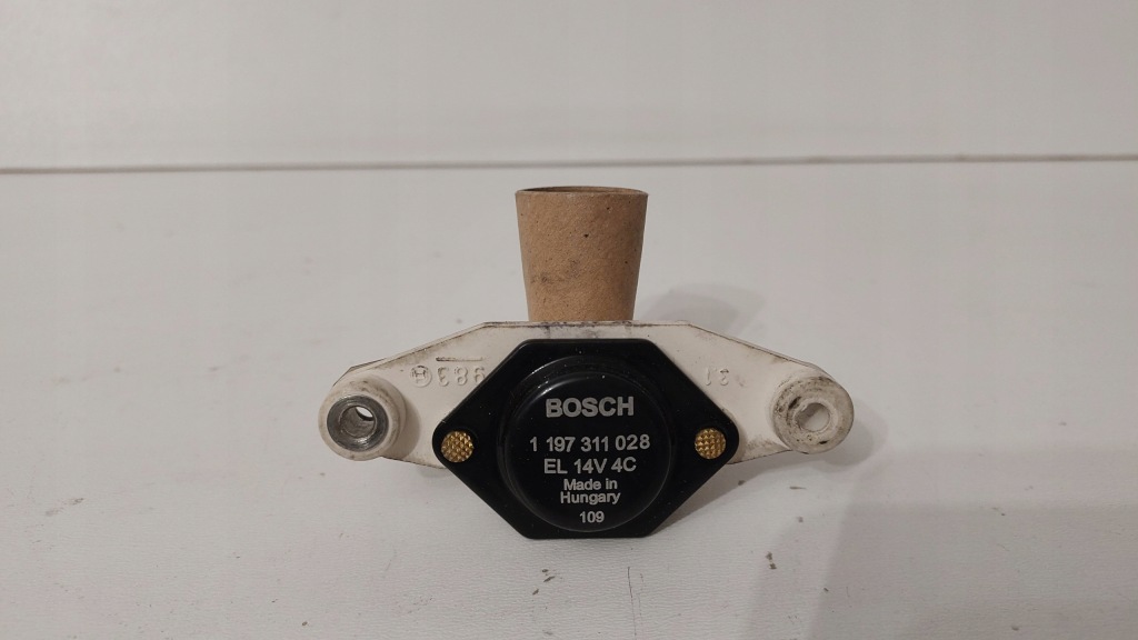 Mercedes s123 w124 регулятор напряжения regler оригинал Оригинал