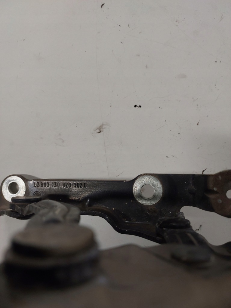 фото №5, Петля капот правый skoda octavia ii lift 9910 1z0823302c