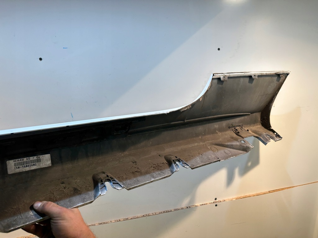 фото №11, Merc c-klasa w205 amg coupe молдинг порог правая