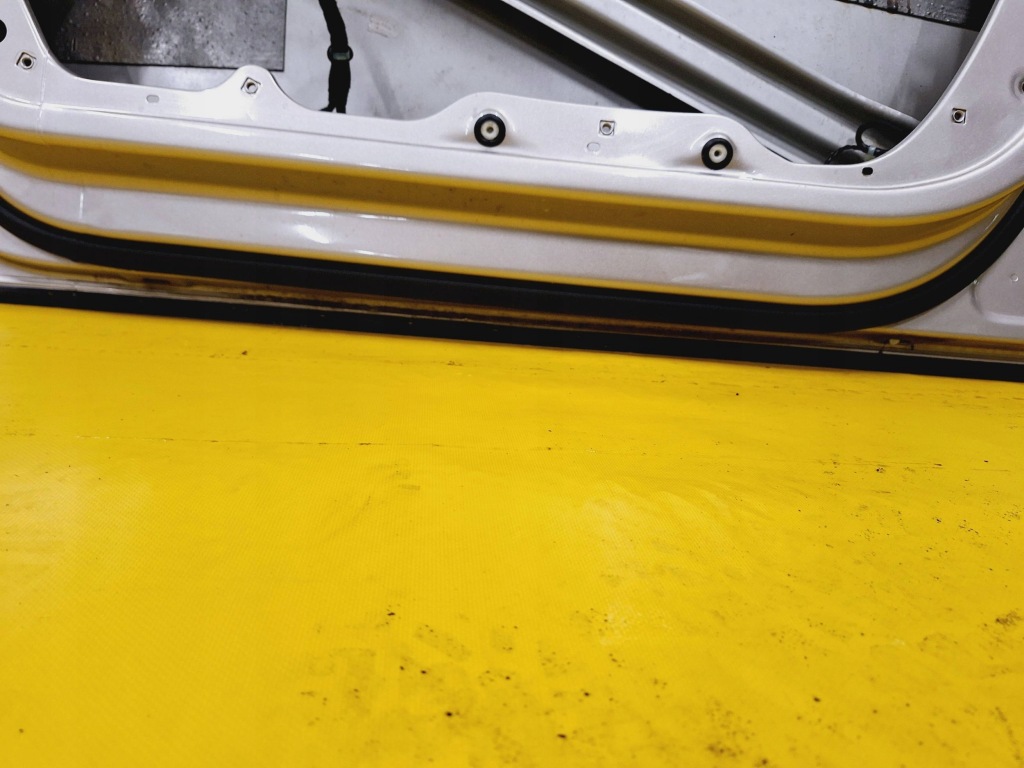 Двері правий перед праве передні vw passat b6 універсал lak: ld1w nr840 в Україні