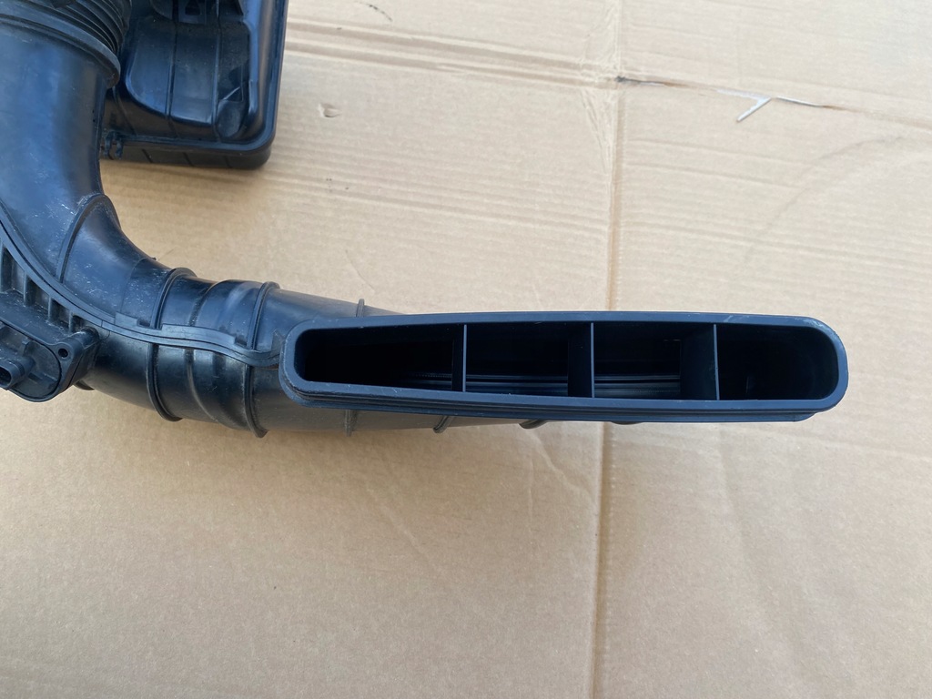 фото №8, Bmw f10 f11 труба повітрозабірник шланг резонатор повітря датчик 8512249 оригінал