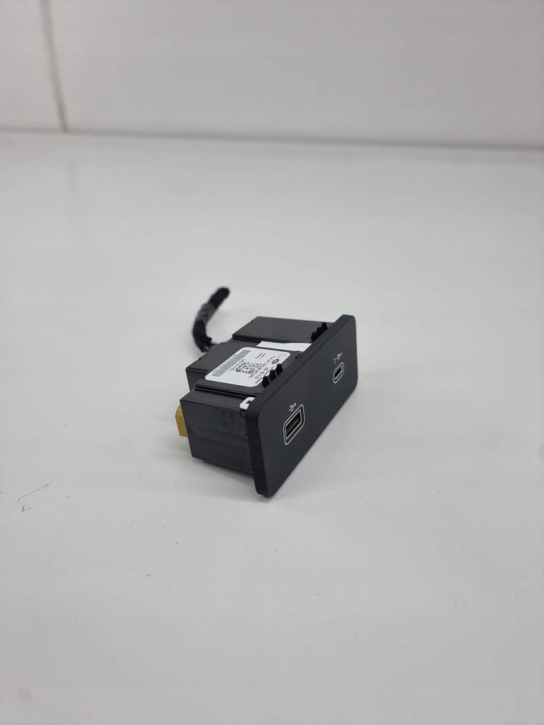 фото №3, Land rover range rover sport l461 2023 разъём / соединитель usb