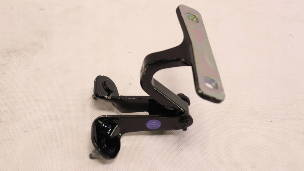 Петля кришки задній багажника лівий tesla model y Ціна