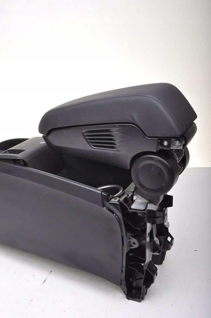 фото №12, Bmw i3 i01 туннель средний подлокотник