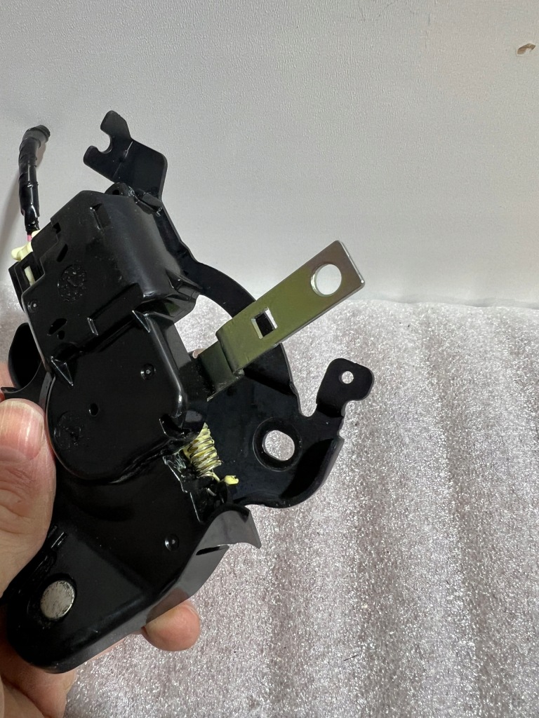 фото №4, Mazda 3 bp замок крышки багажника sedan rok 2021