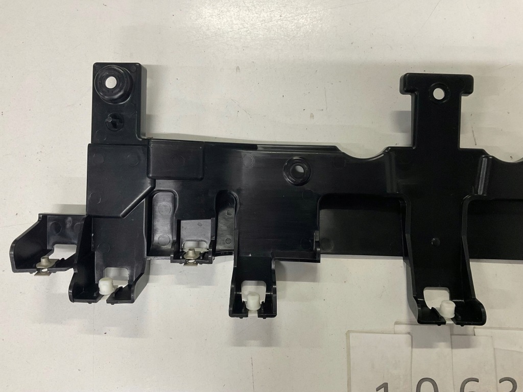 Купити Кронштейн, кронштейн  бампера задній land rover l460 середній m8e2-17e800-a 1063.