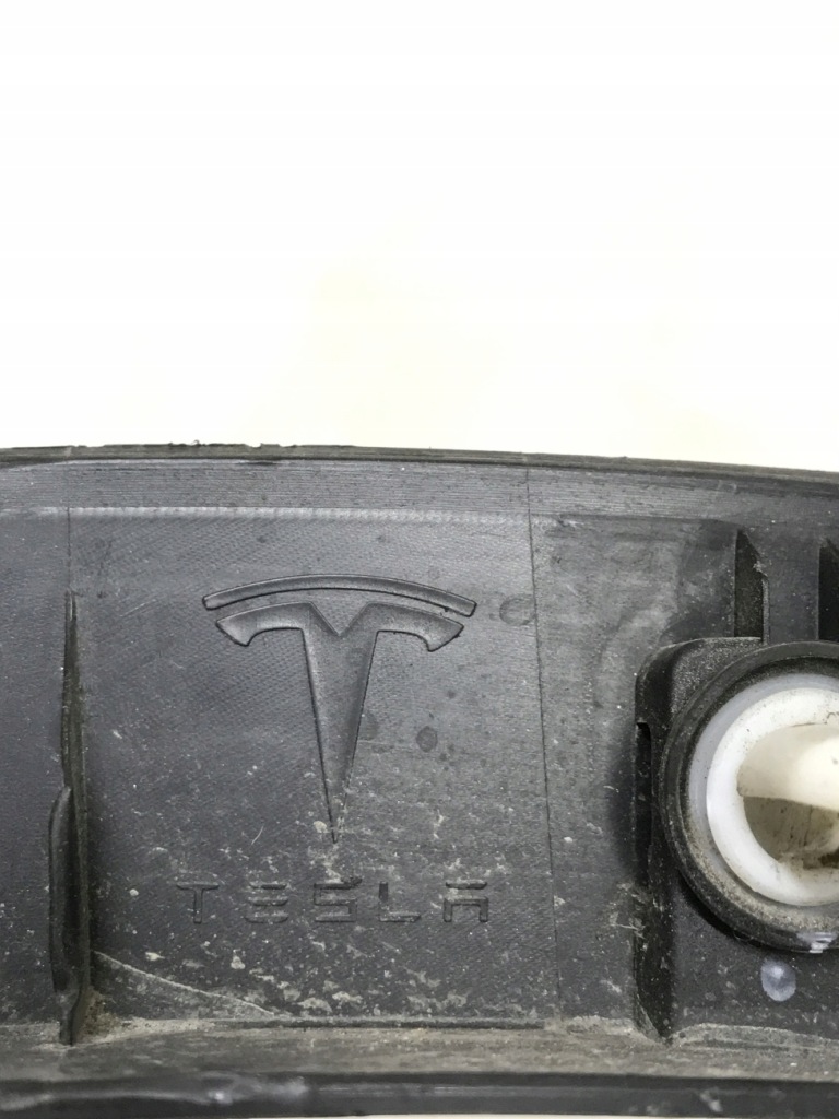 Купити Tesla y молдинг na крила права задня 1683862-00-a