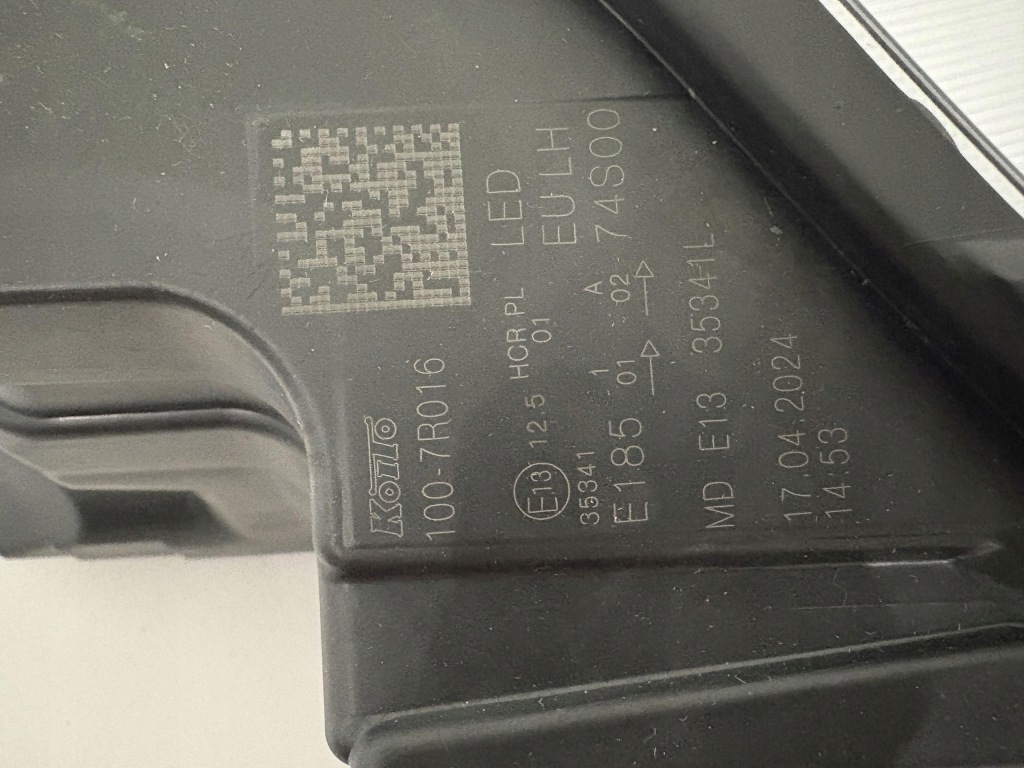 Suzuki vitara 3 рестайлинг  фара левый перед led koito 100-7r016 Доставка