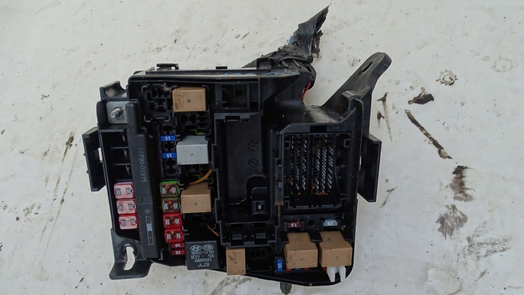 фото №1, Hyundai i40 корпус коробка предохранителей 1.7 crdi