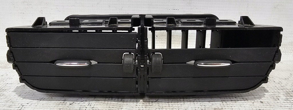 фото №1, Оригинальная средняя решётка обдув renault clio iv / zoe - 687508859r