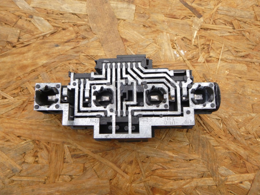 фото №1, Vw polo ii 91-94 вкладыш цоколь лампы задняя левый