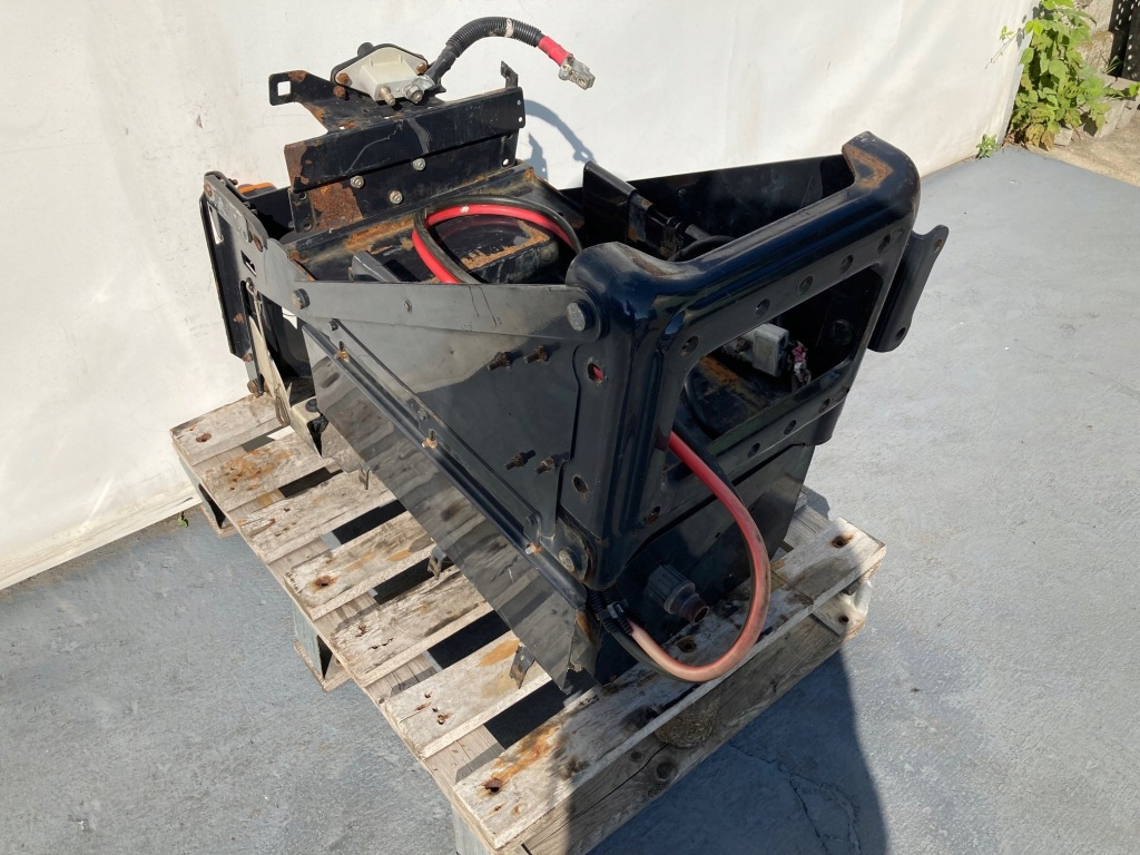 фото №8, Man tgx tgs euro 6 коробка основание аккумуляторов