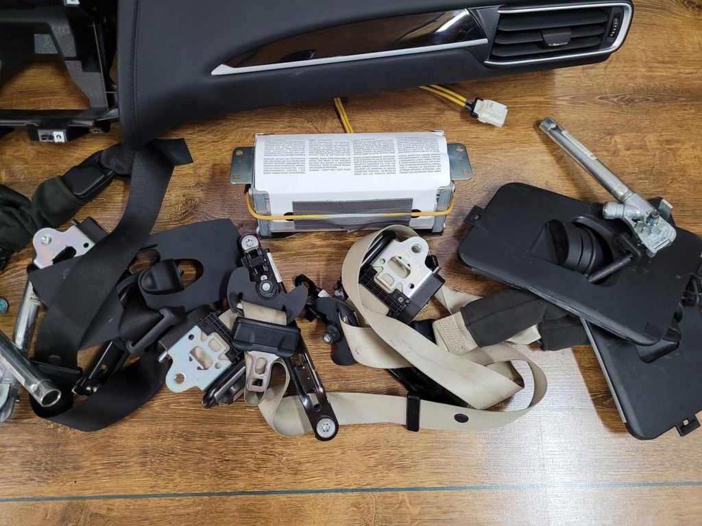 фото №5, Maserati levante комплект подушка безопасности консоль ремни идеальное состояние кожа гладкая