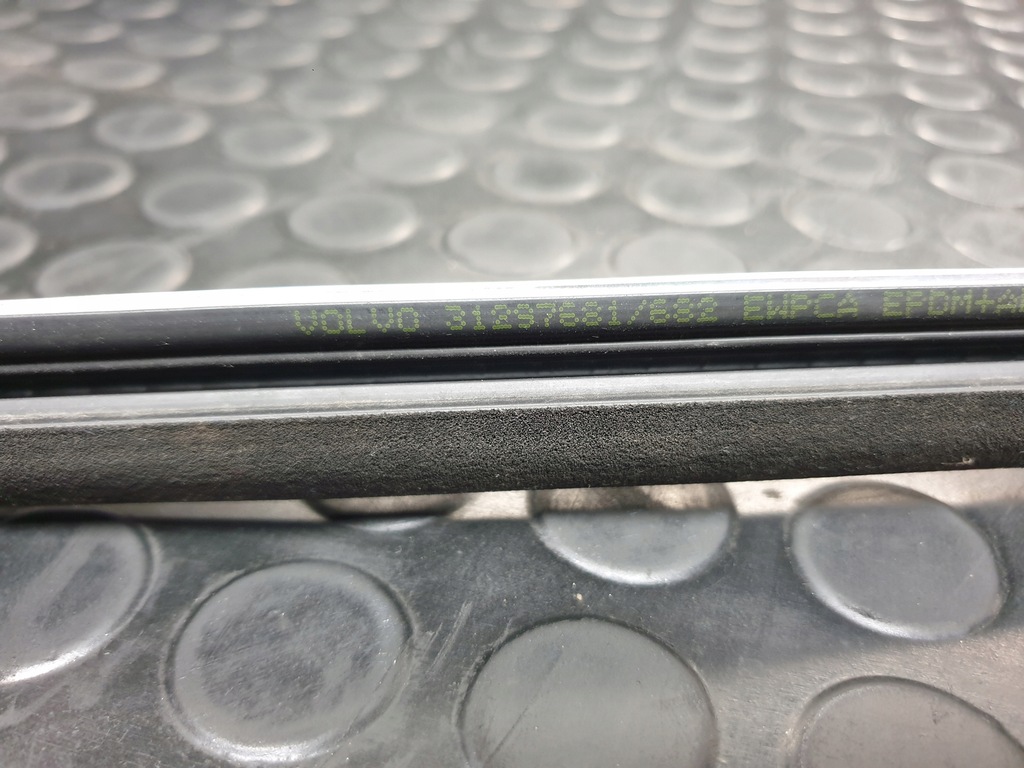 фото №15, Volvo xc60 i молдинг уплотнитель стекло задний левый левый задняя хром