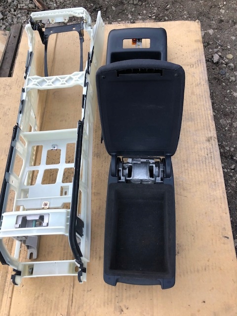 фото №7, Audi a6 c6 підлокітник кронштейн корпус