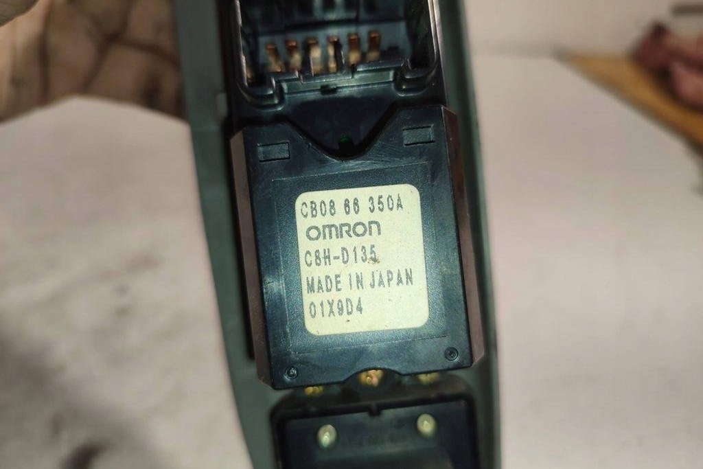 фото №8, Кнопка керування вікон задніх правих двері mazda premacy cp c8hd135