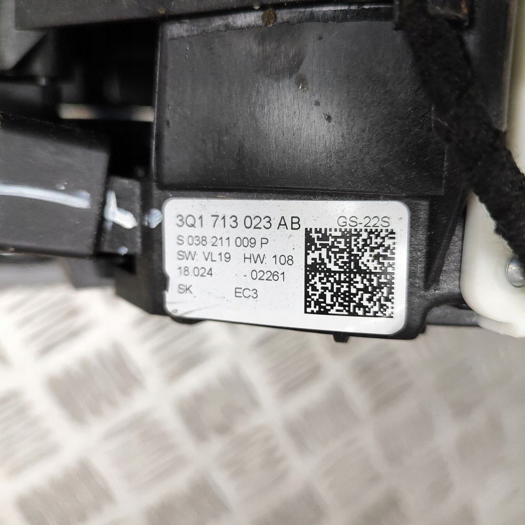 фото №7, Volkswagen passat b8 2018 домкрат перемикання передач / верхній