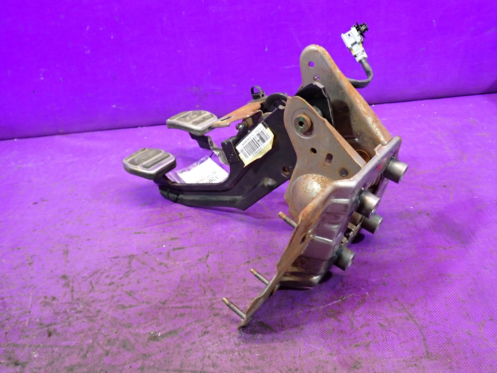 фото №5, Peugeot 207 06-09 1.4 vti педалі зчеплення гальма датчик 9685102080