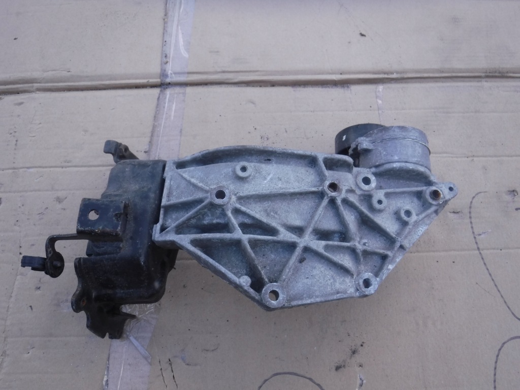 Купити Кронштейн кронштейн генератора citroen peugeot 2.0 hdi 9682367380