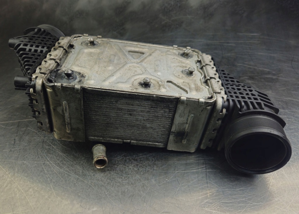 Радіатор повітря інтеркулер audi vw skoda 2.0 tdi 04l145749b Зі Шроту