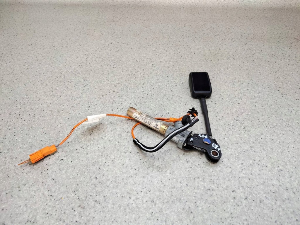 фото №1, Натягувач поперечина безпеки правий перед передній peugeot 406 - 96233060xx