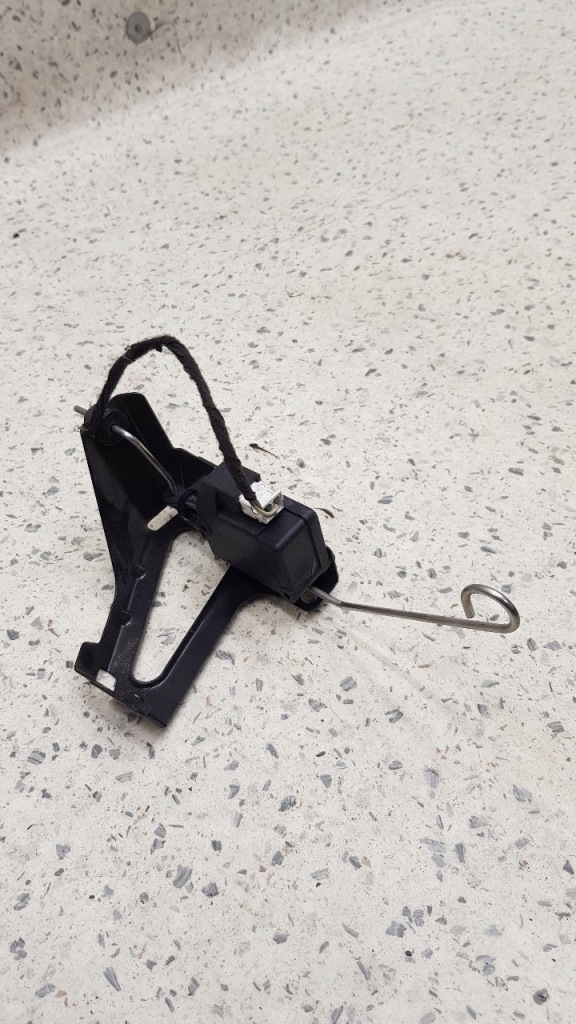 фото №1, Привод замка крышки задняя volvo v40 lift kombi