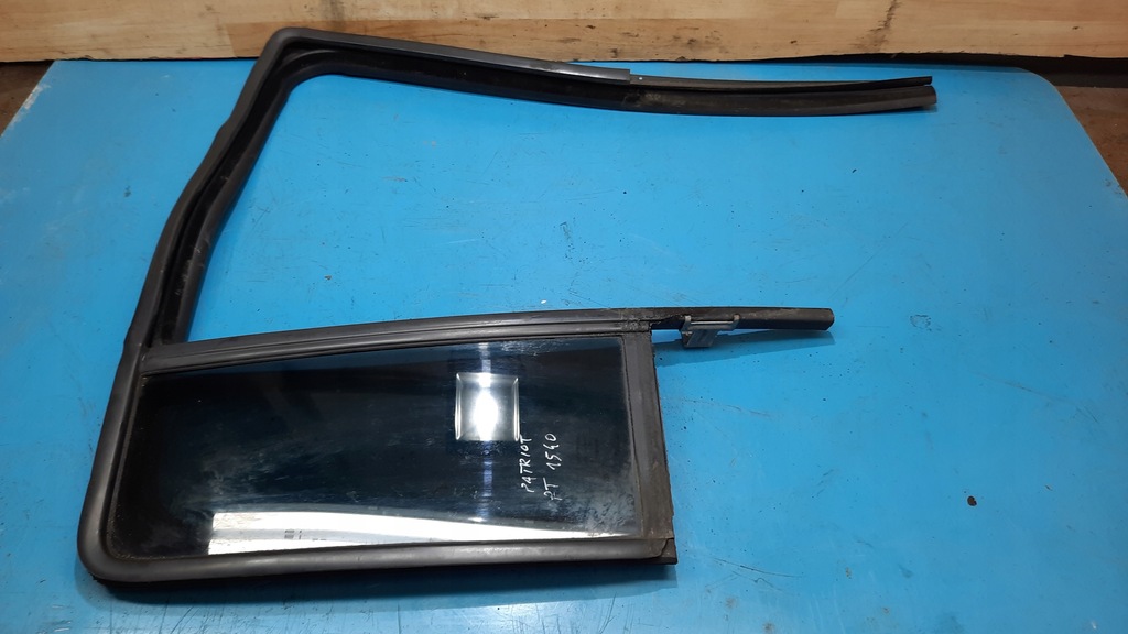 фото №1, Стекло дверь правый задняя jeep patriot 06-17r