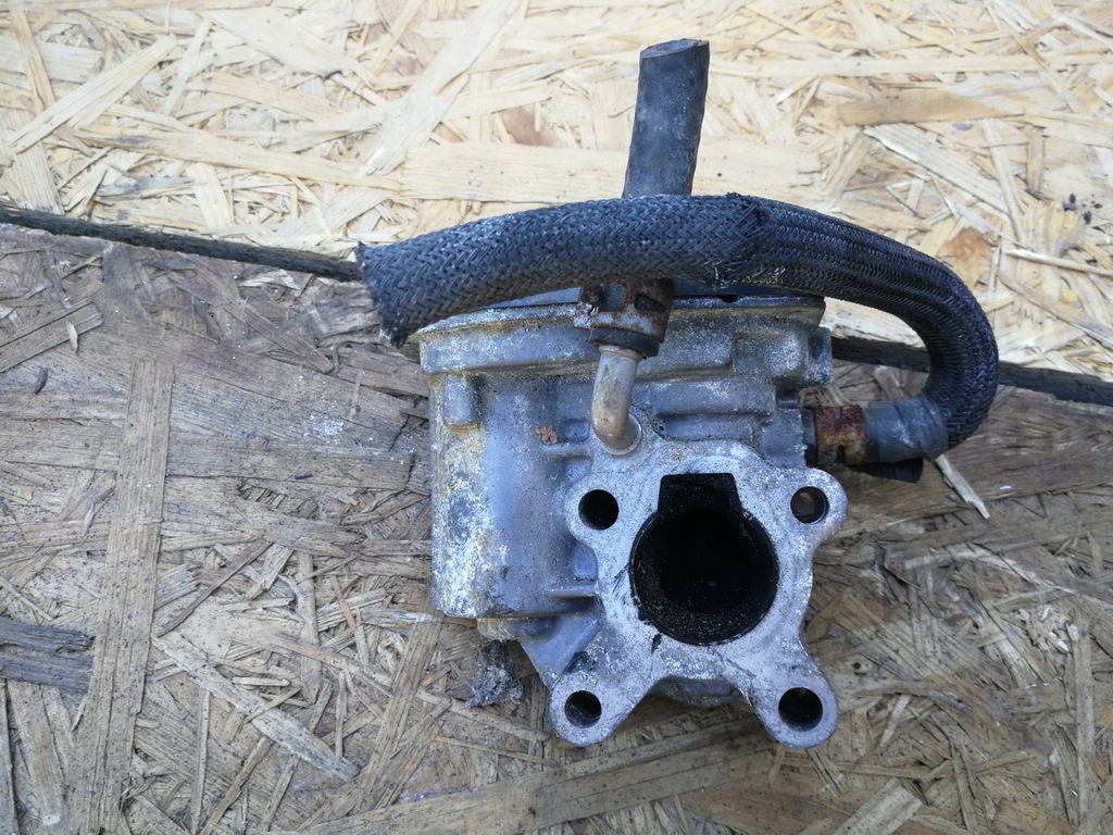 фото №4, Дросельна заслінка toyota auris 1.4d 2010