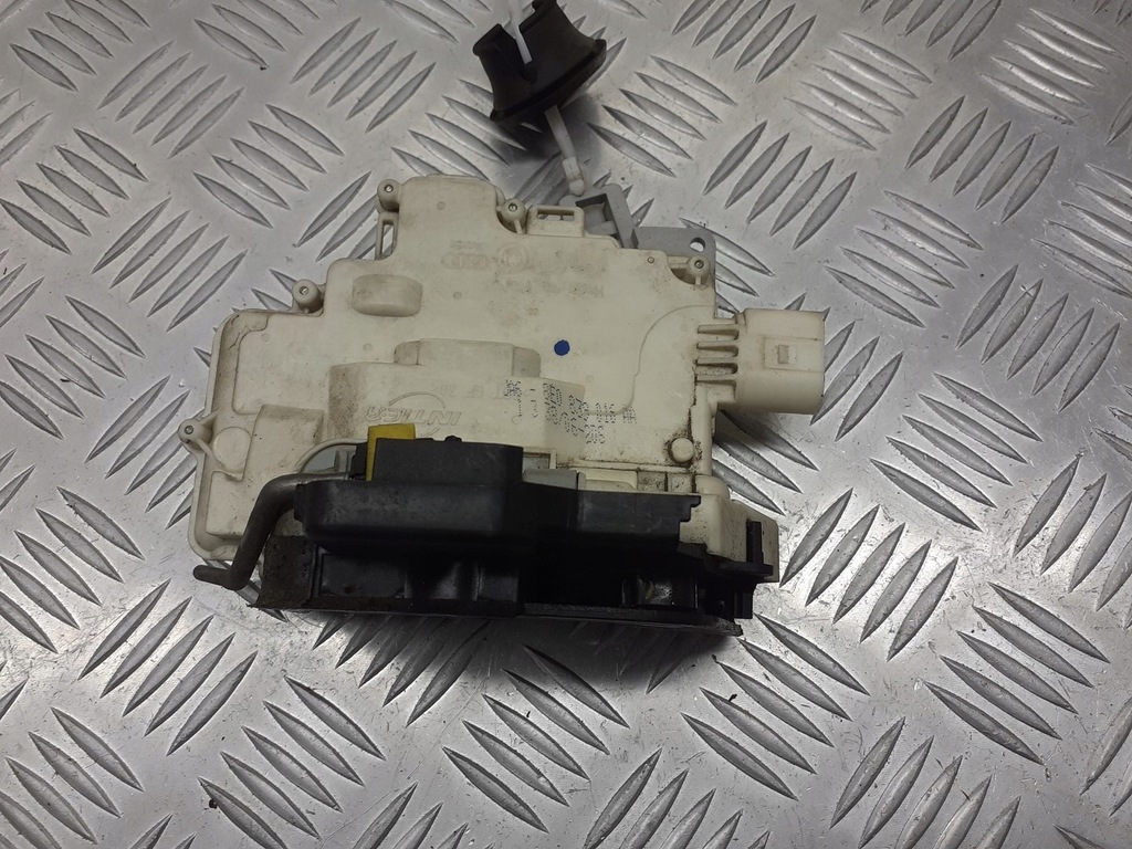 фото №1, Замок дверь правый задняя audi a4 b7 7pin