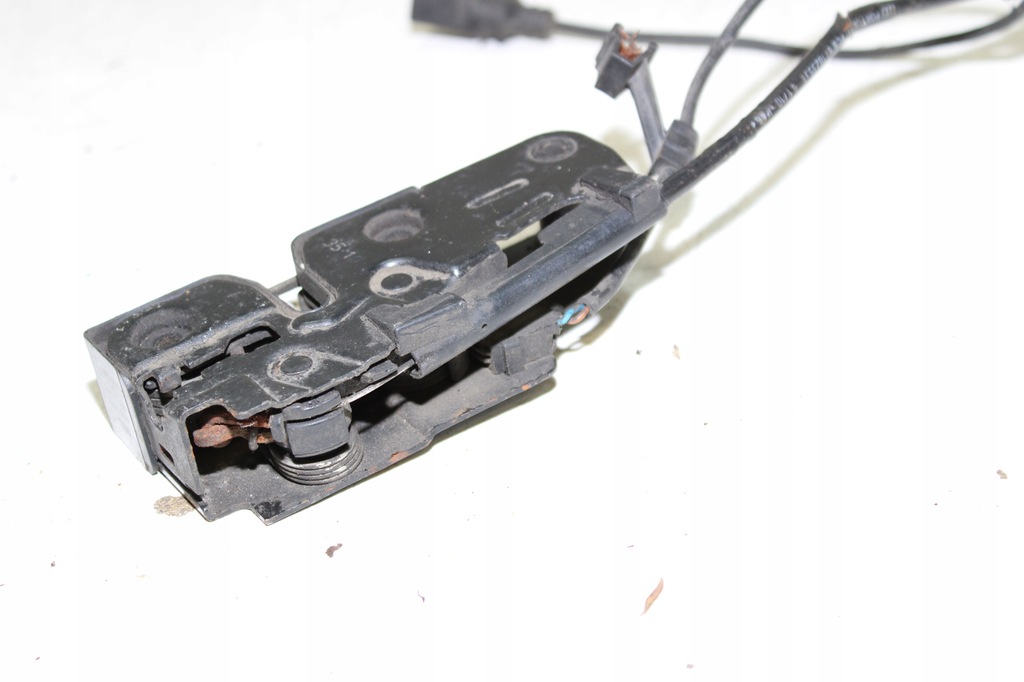 фото №5, Audi a4 b8 a5 8t замок капот 8k0823509d