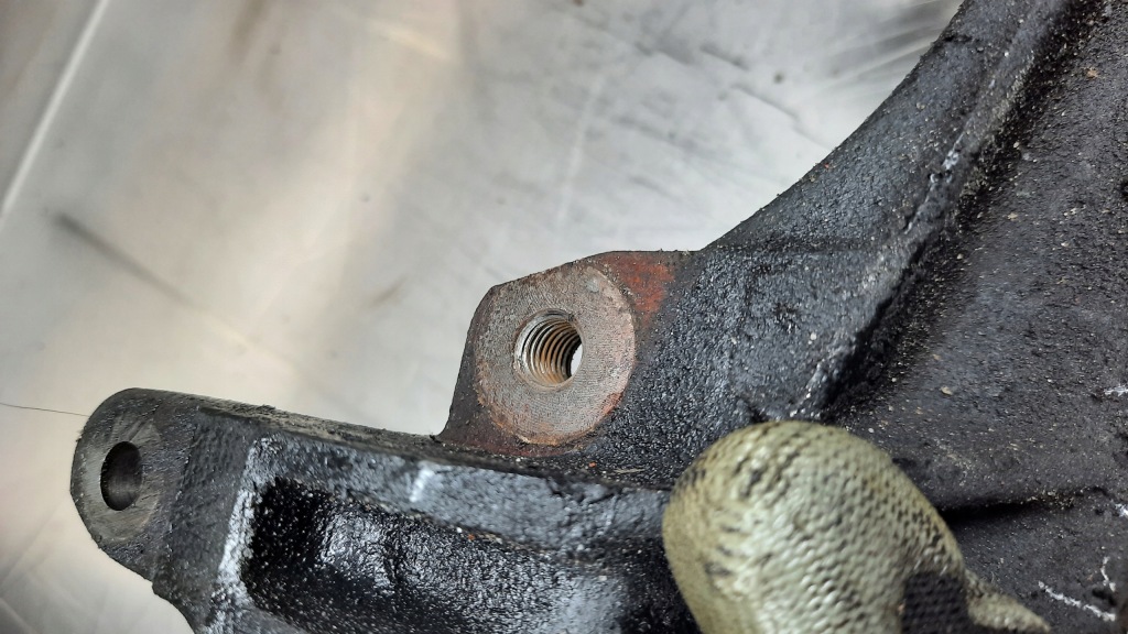 Кронштейн генератора 9632543007 peugeot 806 2.2b Недорого