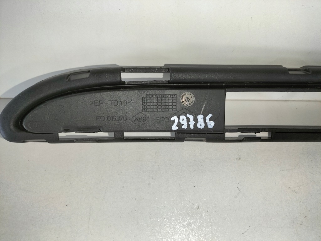 Решётка  решётка бампера перед renault clio 3 3 09 в Украине