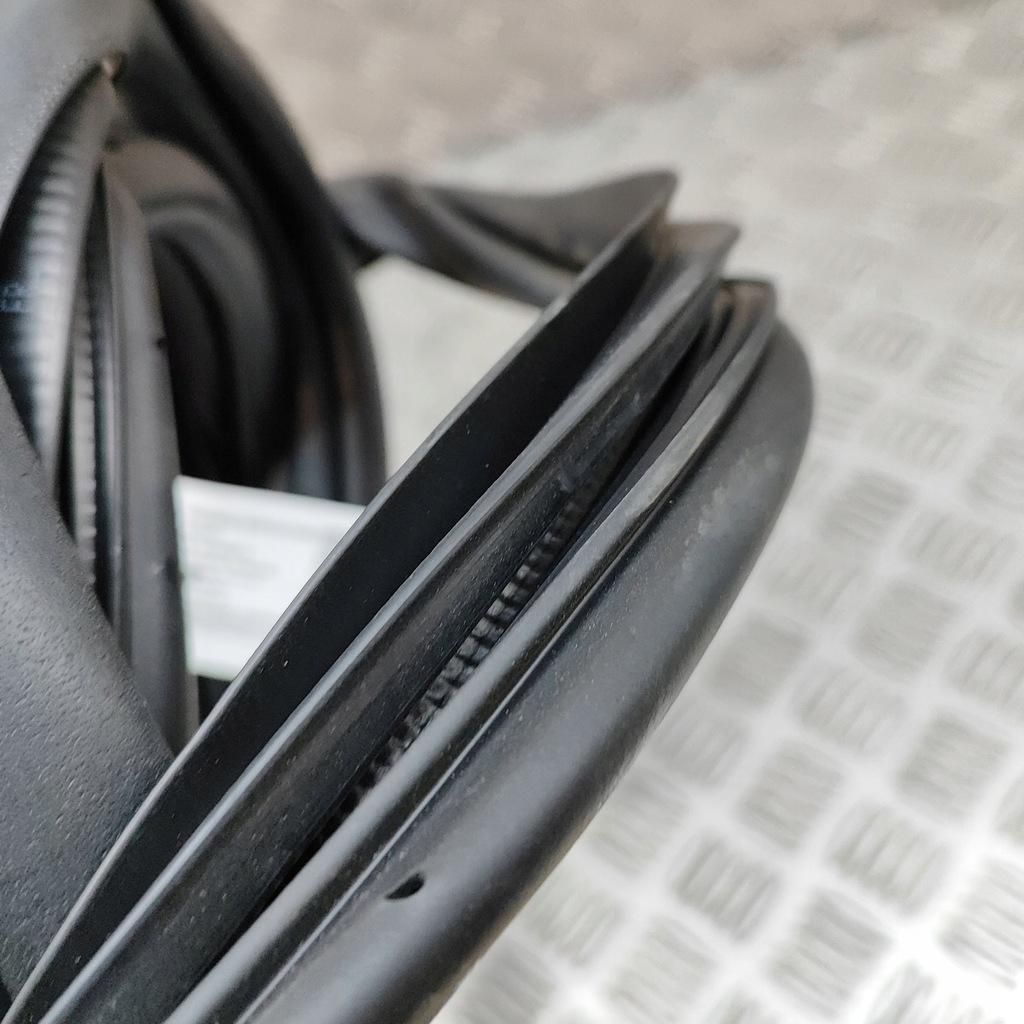 фото №7, Hyundai ioniq 6 2023 правая сторона прокладка дверь передних