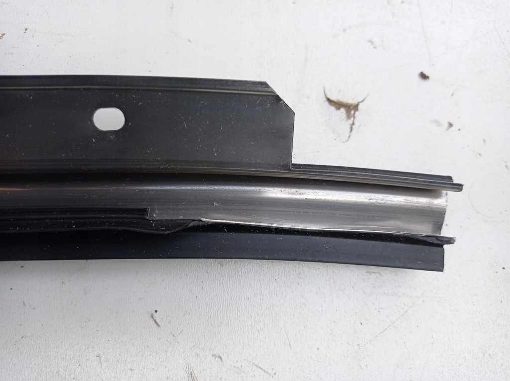 фото №9, Молдинг ущільнювач правий перед nissan terrano ii 2