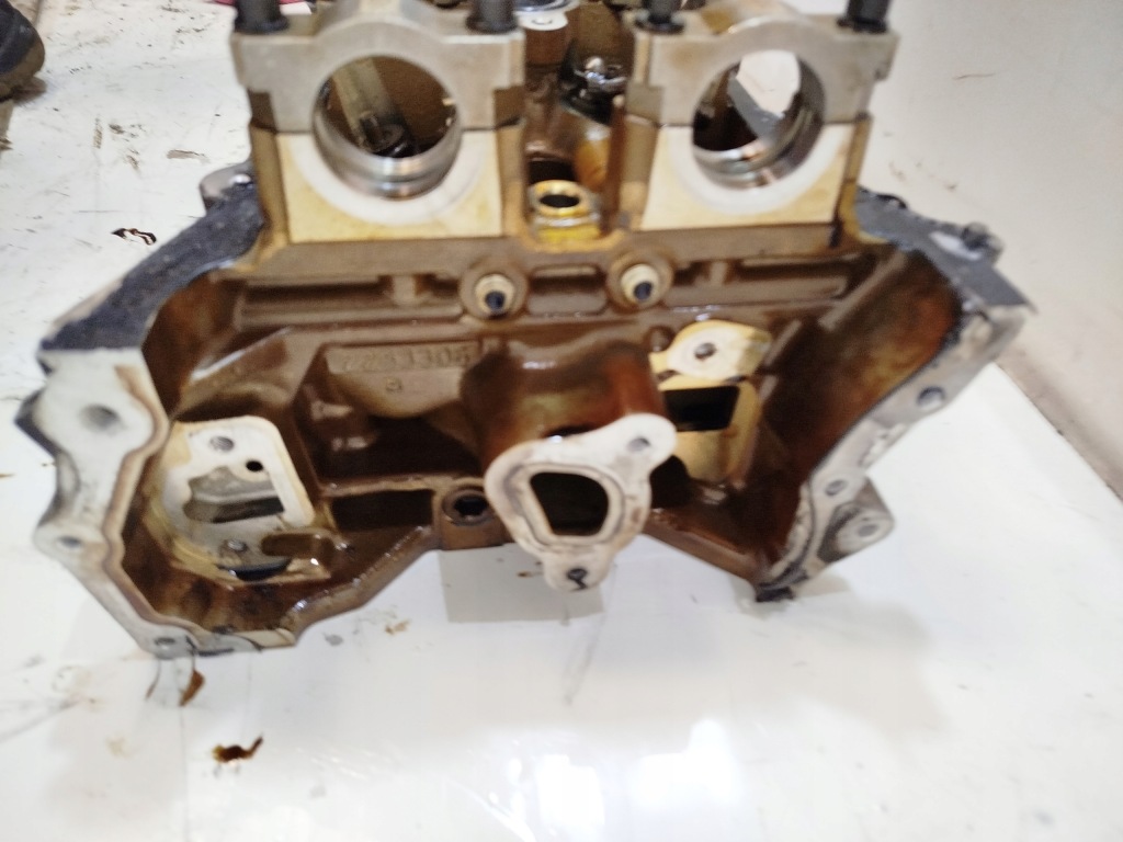 Головка ліва maserati ghibli 3 3.0 v6 q4 m156b 2283306 подряпини ! в Україні