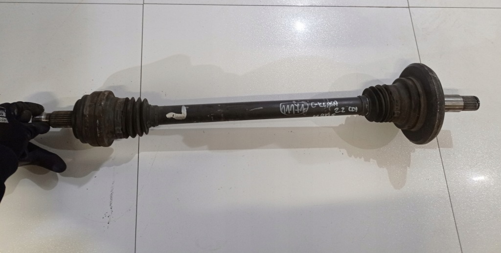Купить Mercedes w205 2.2 cdi приводной вал левое  задняя