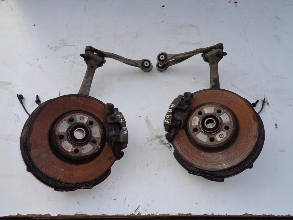 фото №1, Поворотний кулак ступиця правий перед audi a4 b8 2.0 tdi