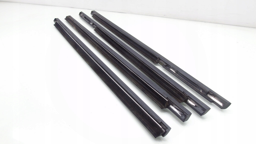 фото №8, Молдинг уплотнитель стекло накладки volvo 960 s90 v90 комплект
