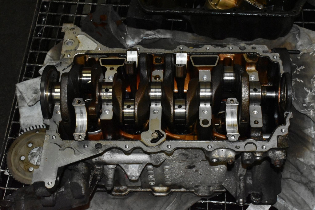 Блок низ  двигателя wał mbgu30 peugeot 207 1 1 1.6 vti 120km 06-09 в Украине