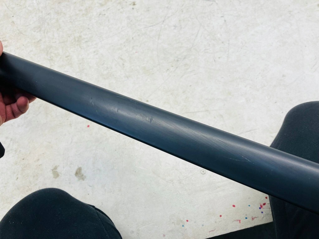 Corolla e21 универсал рейлинг крышный молдинг левое  чёрный царапины в Украине