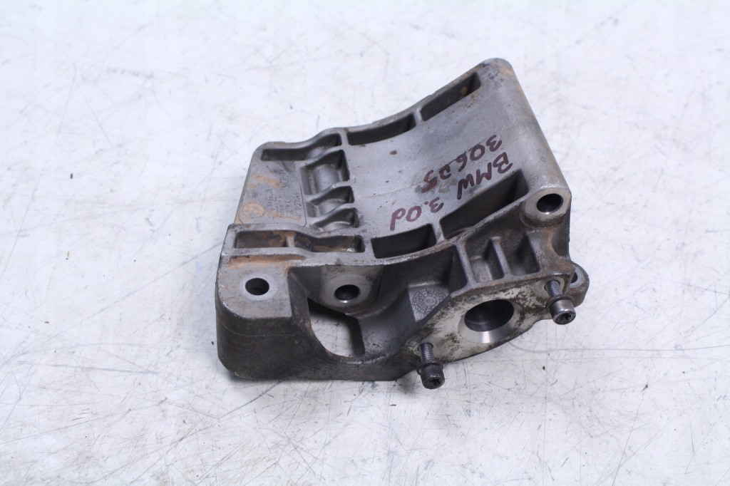 фото №1, Кронштейн кронштейн насоса bmw 306d5 3.0d